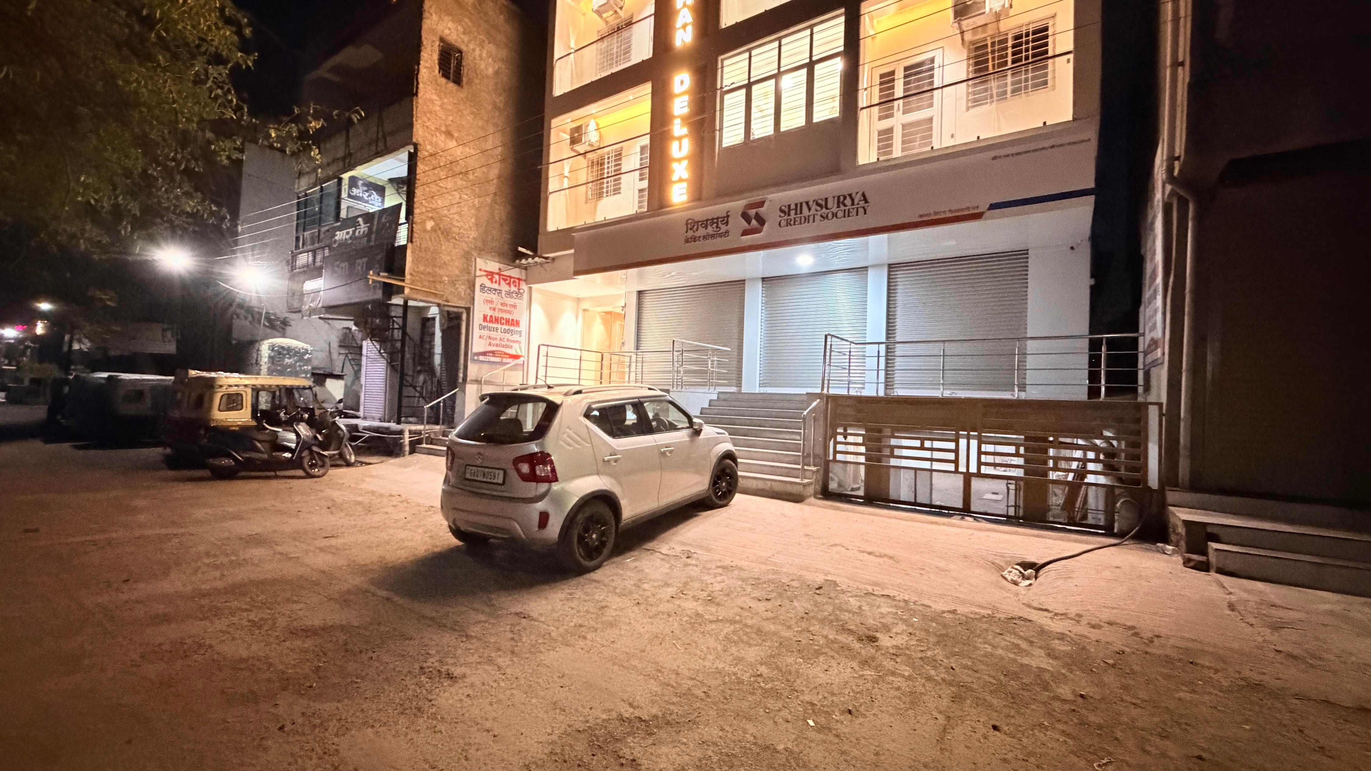 Kanchan Deluxe Lodging