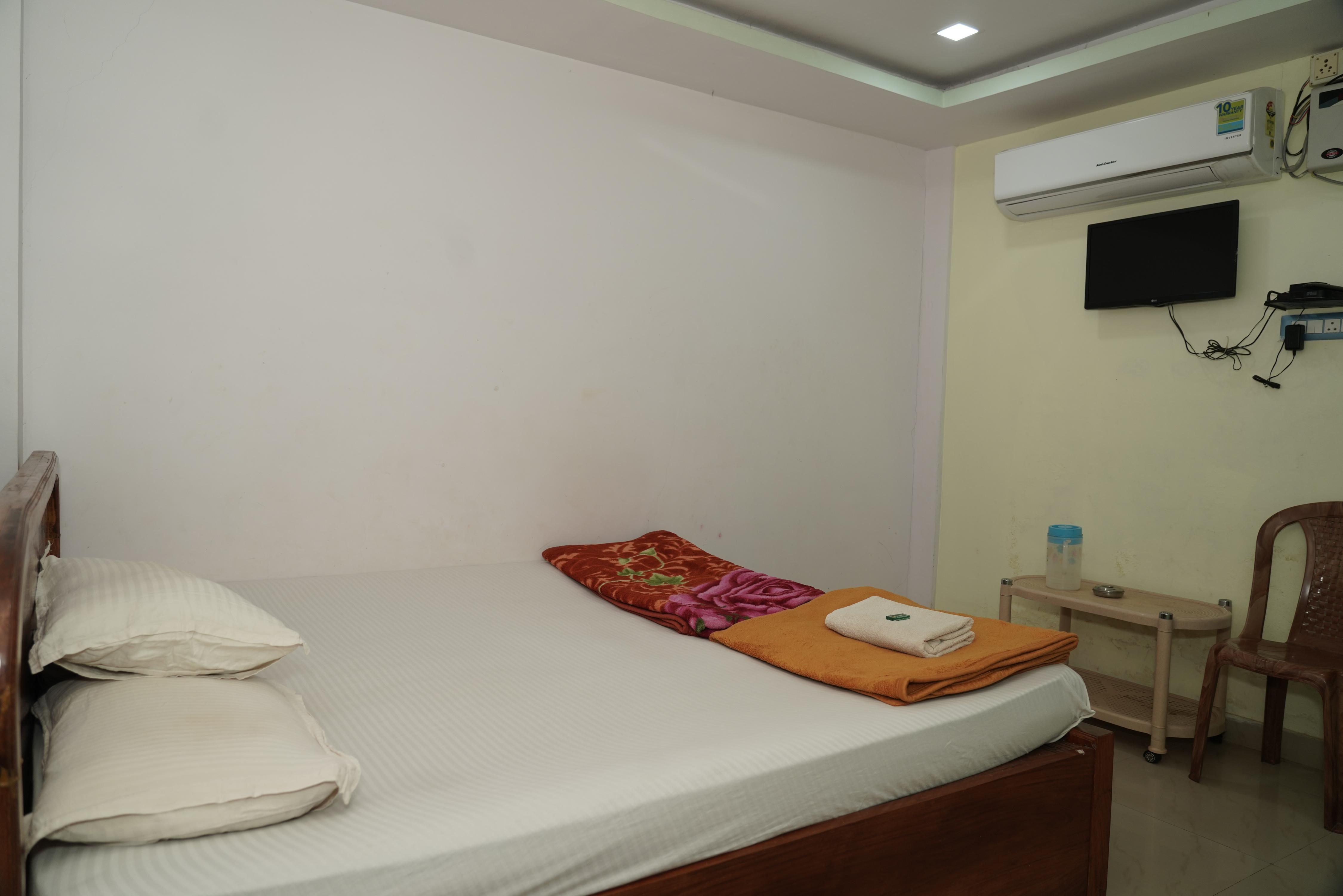 Hotel Mid Town Room Type - Deluxe Double Room AC