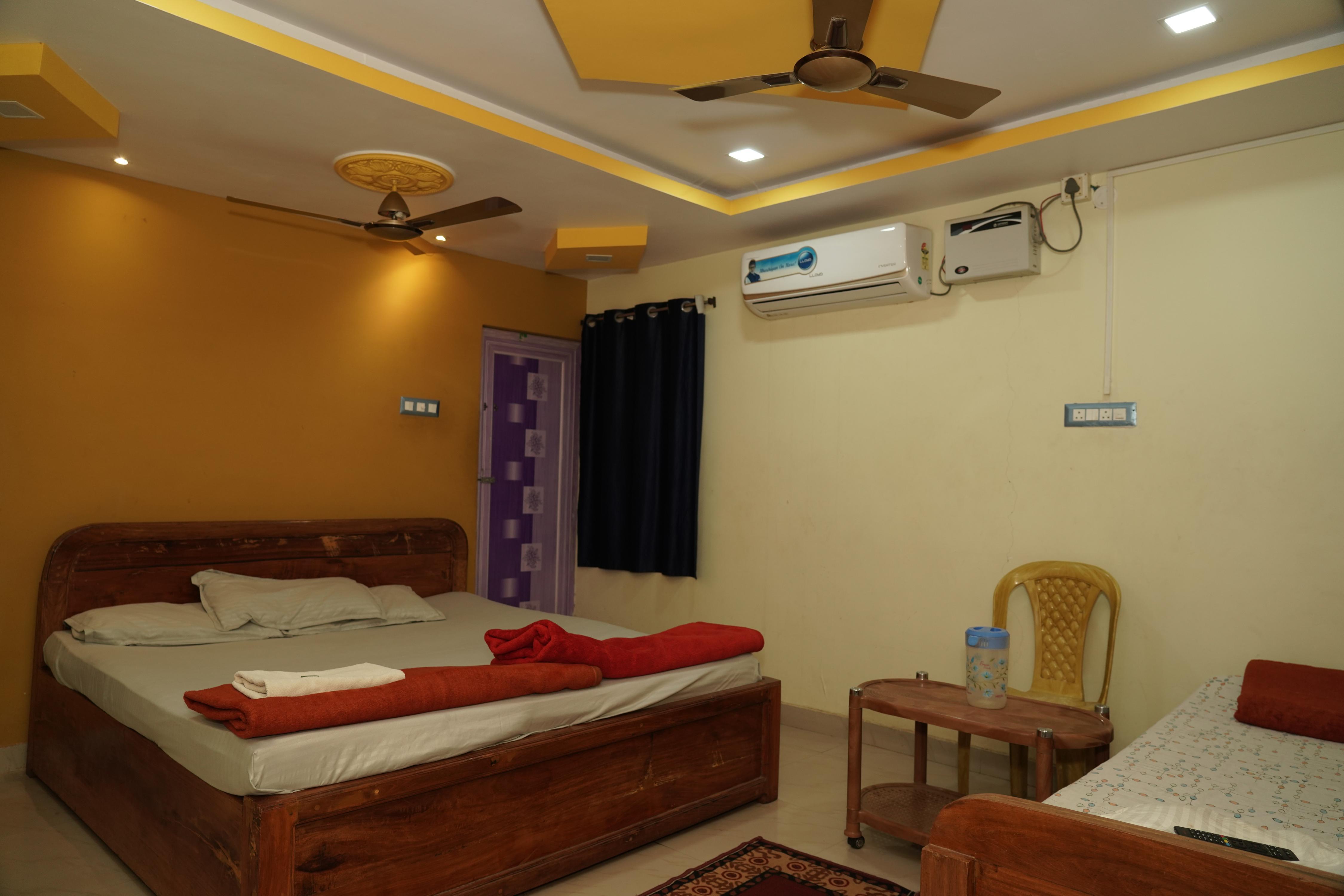 Hotel Mid Town Room Type - Triple Deluxe Room AC