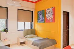 Spaghetti House (Girls Only)