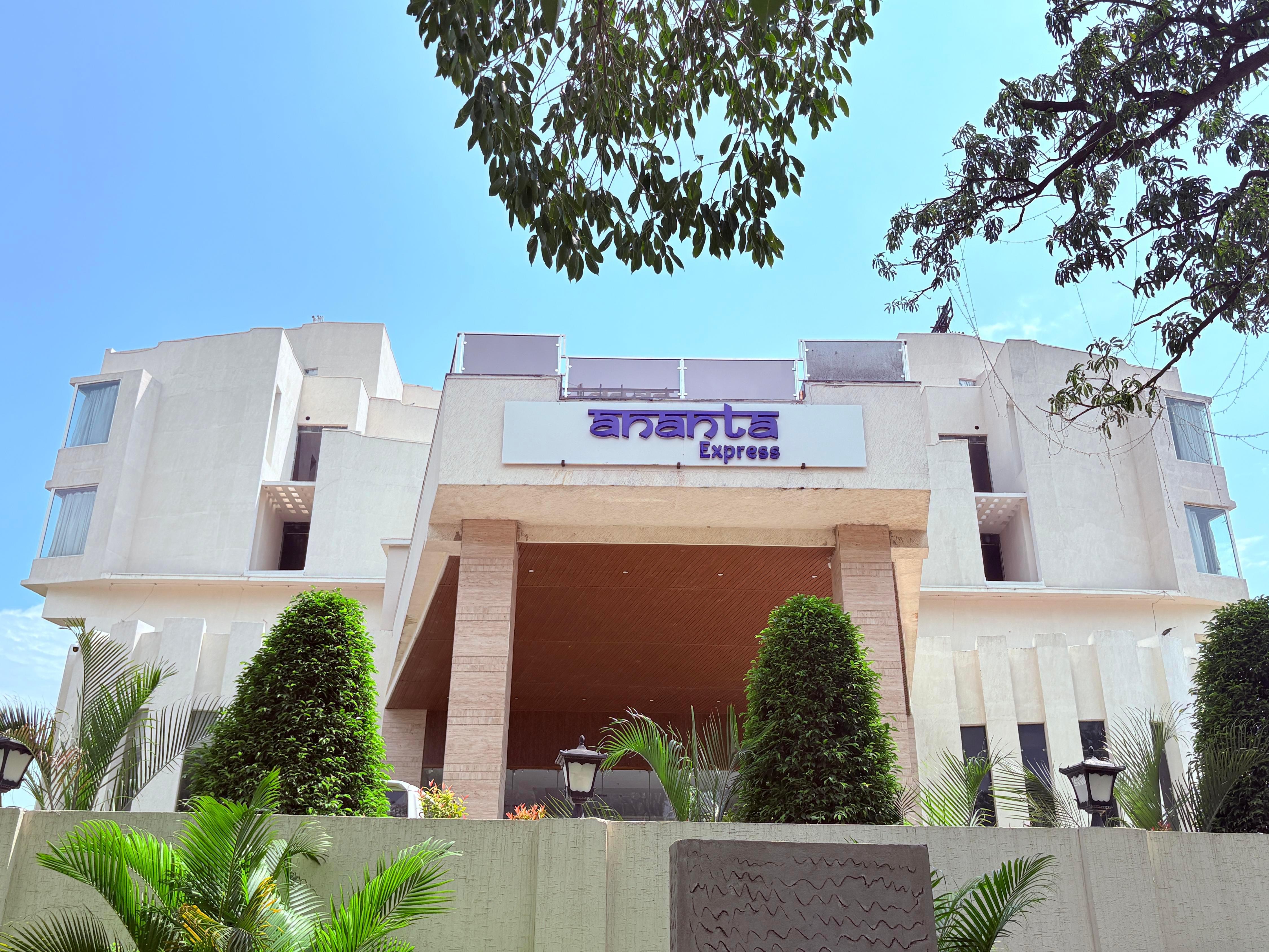 Ananta Express Jaunpur - Tap to explore photos