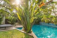 Sereno Blooms 2bhk villa w/pool & patio Assagaon