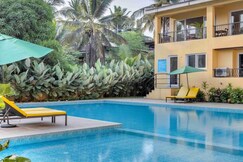 1BHK w Balcony and Pool - 5 mins to Candolim Beach | Hireavilla