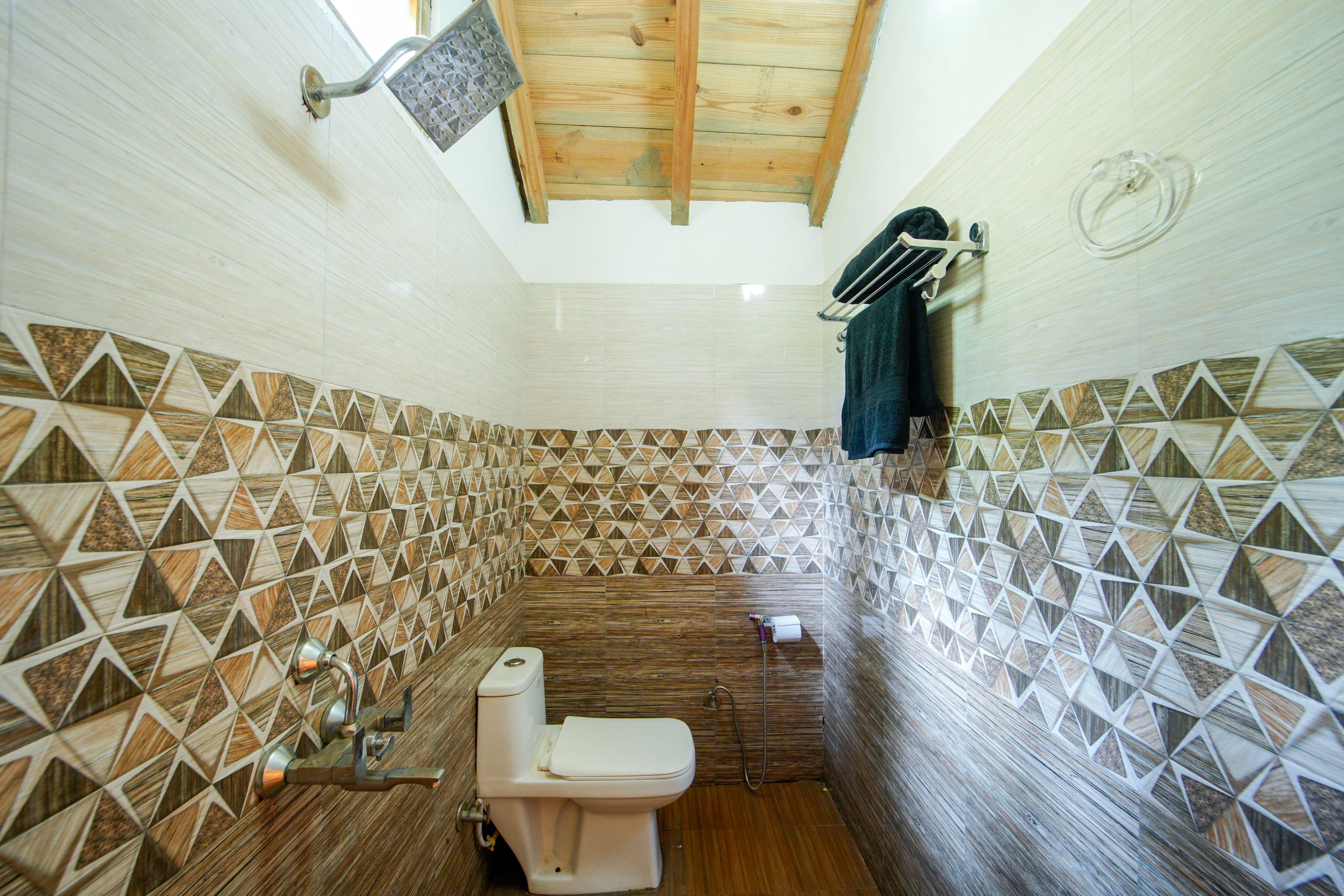 Windsor Duplex Cabin - Tap to explore photos