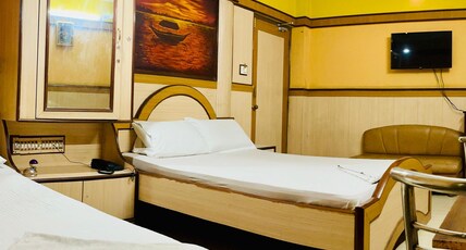 Hotel Shree Krishna Room Type - Triple Bed AC Room