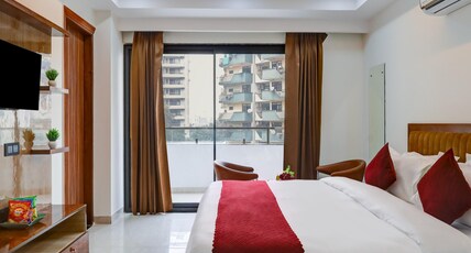 Lux Studio Walking Distance from Medanta Medicity Hospital Room Type - Studio Room With Kitchen