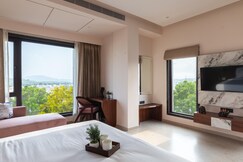 PINNACLE Udaipur - Boutique Rooftop Pool Hotel, Near the Lakes