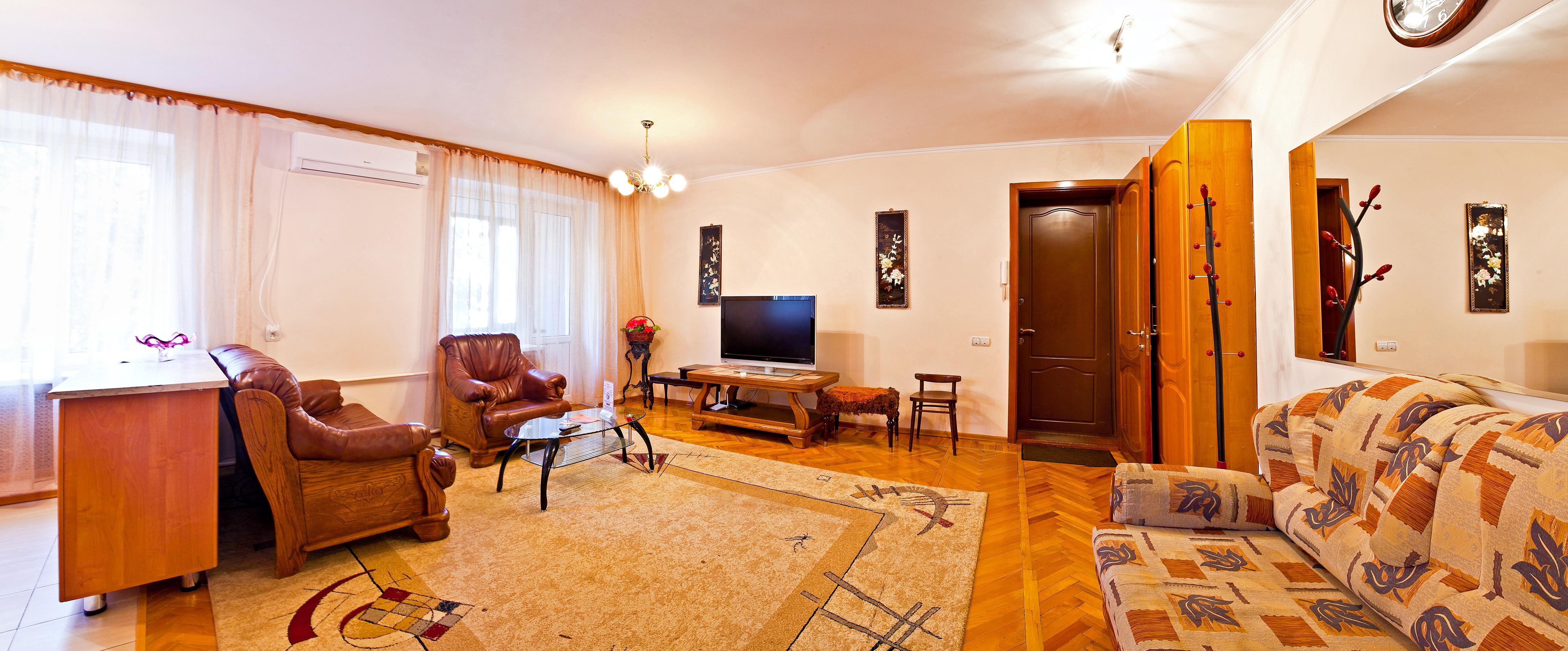 Lessor Apartment 204