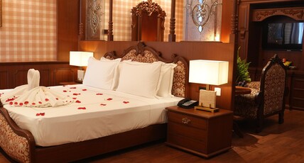 Royal Bishnu  Room Type - Maharaja Suite