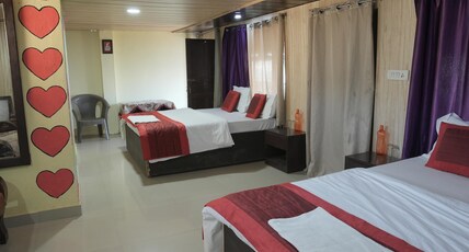 Himalaya View Resort : Hotel and Restaurant Room Type - Delux Family Room Himalaya View