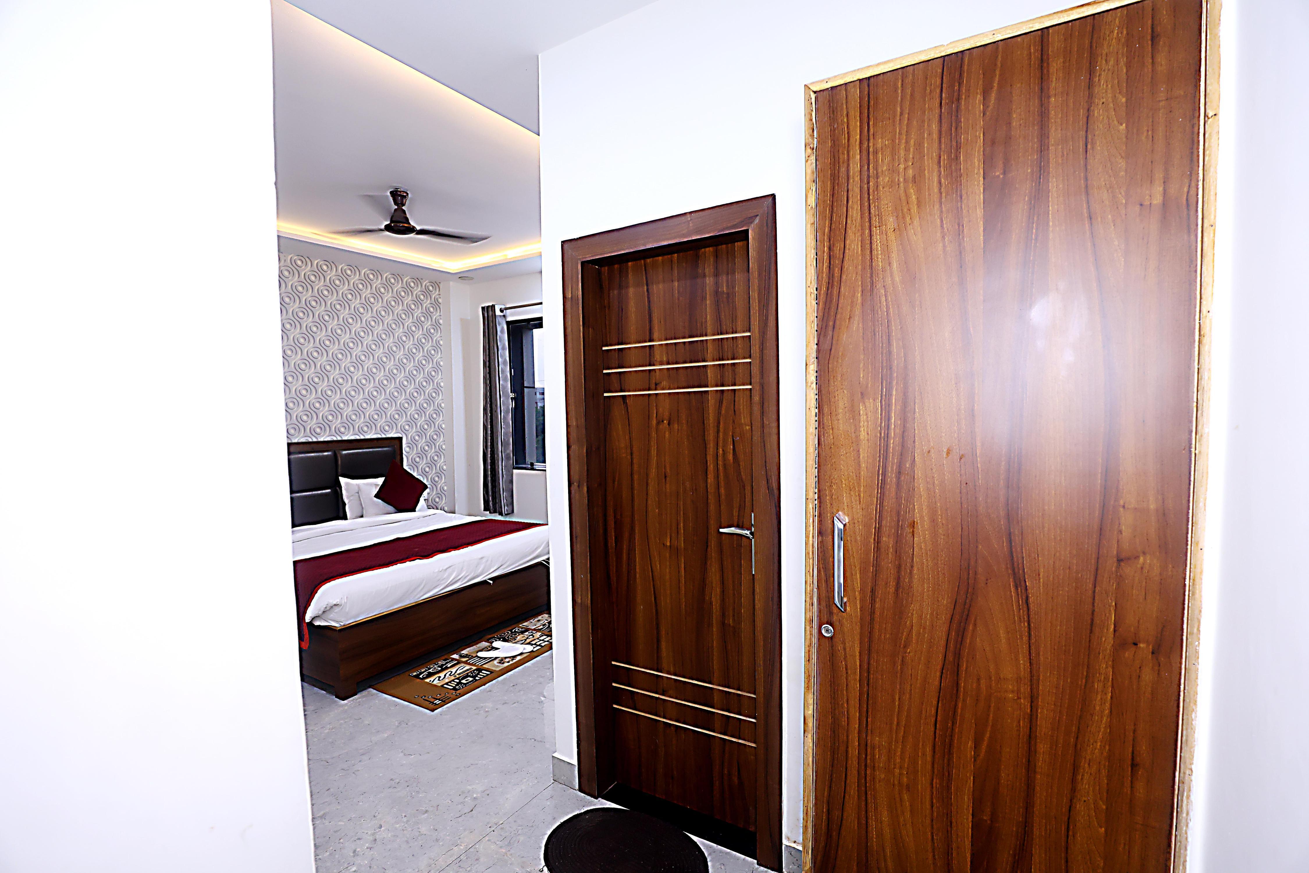 Hotel Akash Inn 300m From Taj Mahal - Tap to explore photos