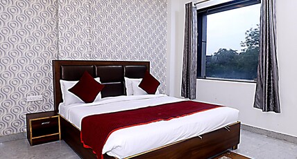 Hotel Akash Inn 300m From Taj Mahal Room Type - Deluxe Room with City View