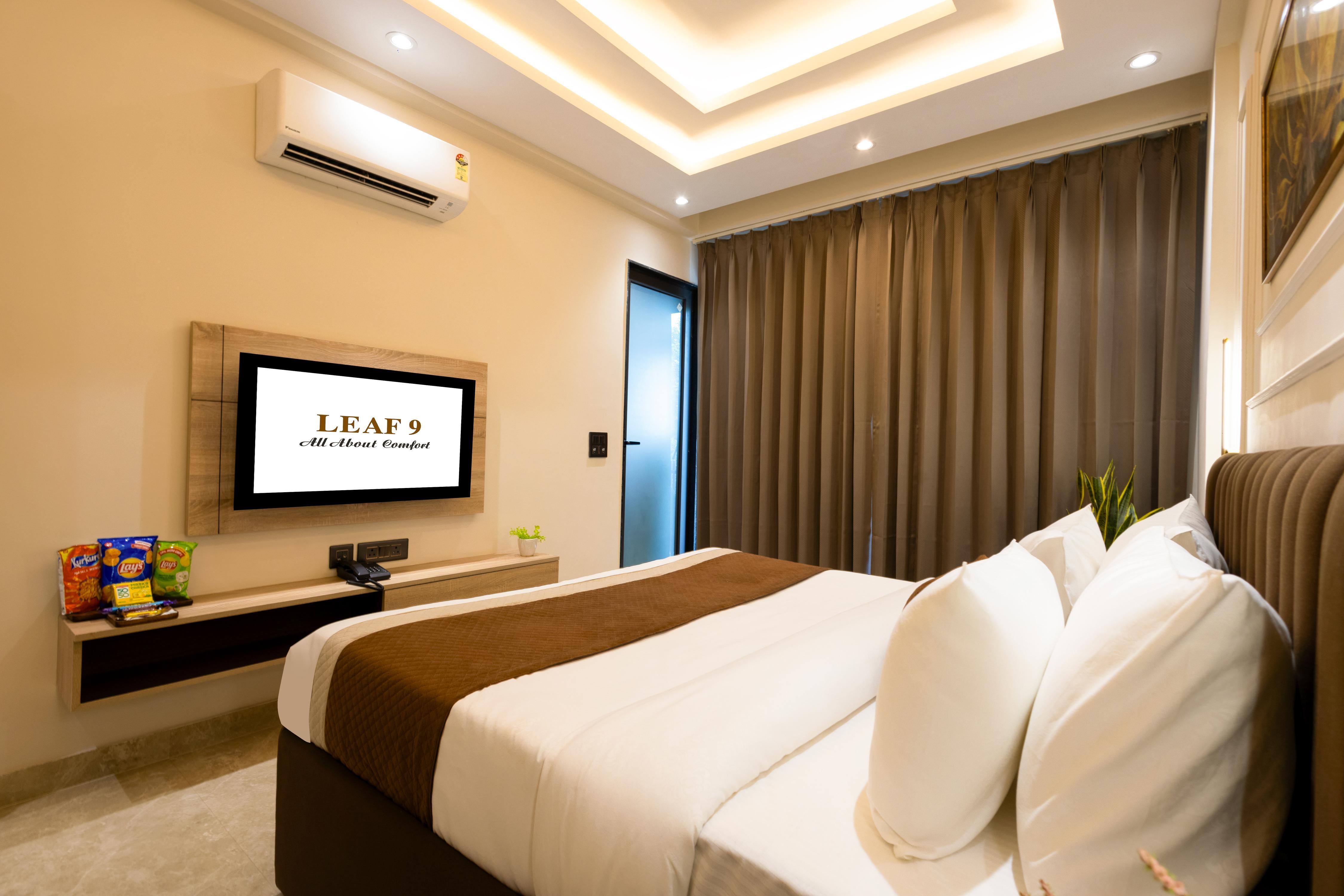 Hotel Leaf 9 Grand - Udyog Vihar Room Type - Suite with Balcony