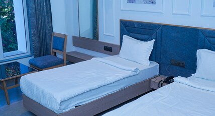 HOTEL RIVERSIDE GREENS Room Type - Exucutive Twin Bed