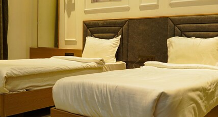 HOTEL RIVERSIDE GREENS Room Type - Exucutive Twin Bed