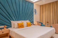 Benchmark Select, Star Square