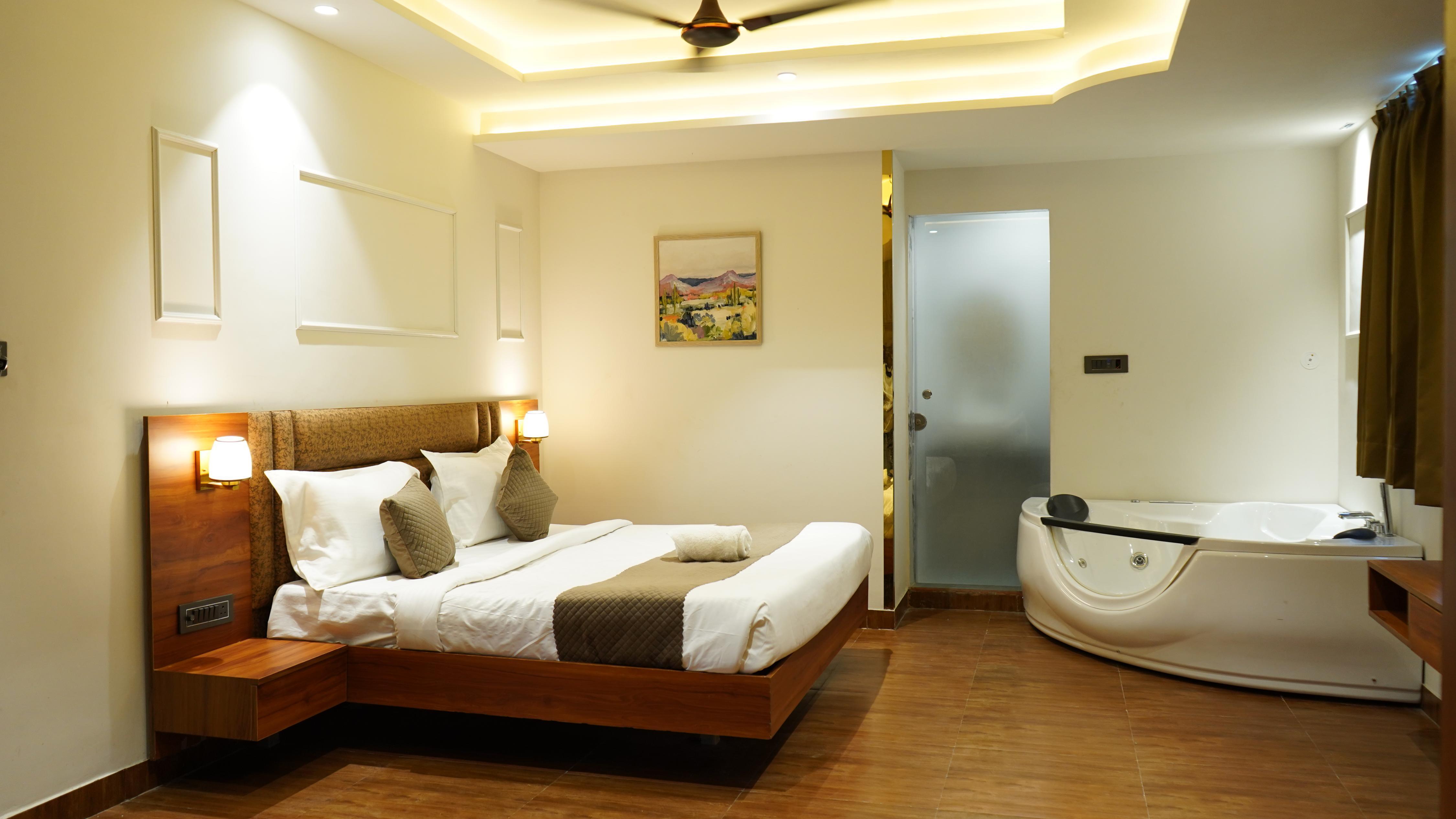 The Aura Luxury Hotel Shahdara Railway Station