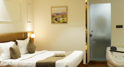 The Aura Luxury Hotel Shahdara Railway Station Room Type - Suite Room With Jacuzzi