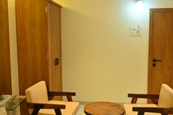 The Royal Court Lodging & Bar
