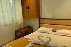 The Royal Court Lodging & Bar