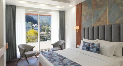 Hotel Skyline, Manali - Walking to Mall Road, Centrally Heated Room Type - SkyView Superior with Balcony