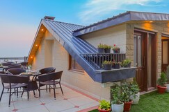 Elivaas Konifer Pinegrove | Hillside 3-BHK with Scenic View, Garden & Outdoor Seating