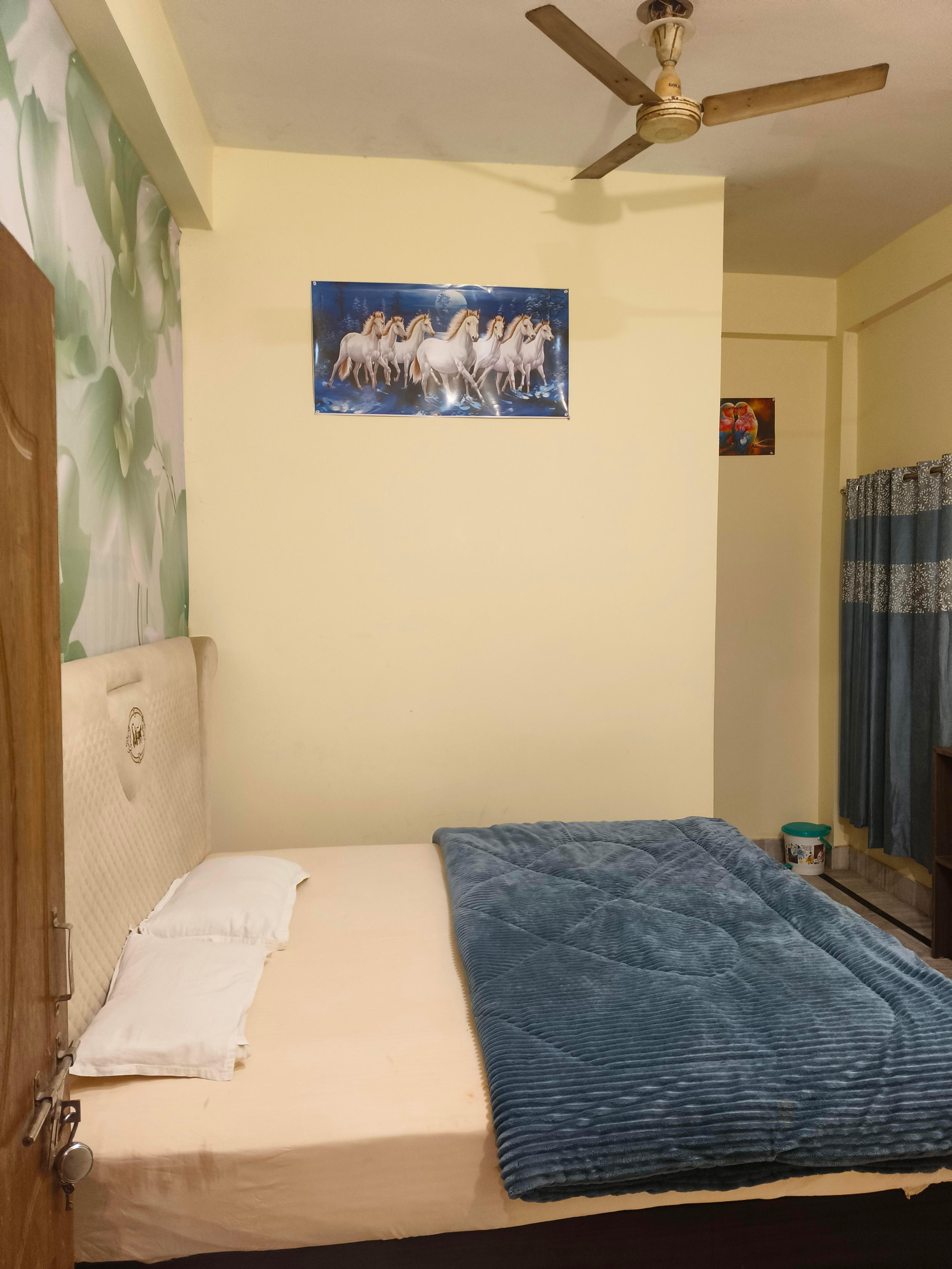 Herambh Paying Guest House - Tap to explore photos