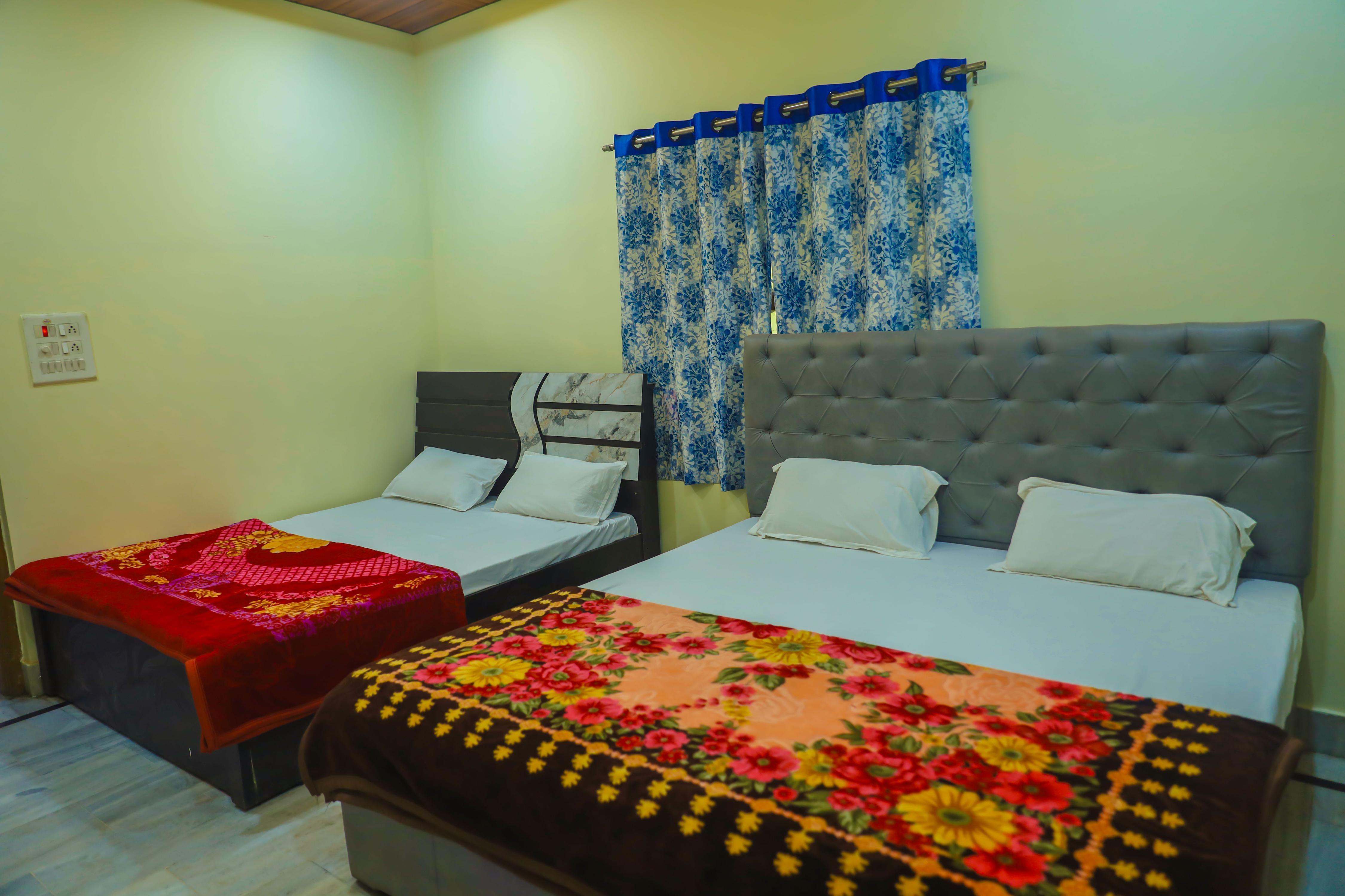 Herambh Paying Guest House Room Type - Family AC Room