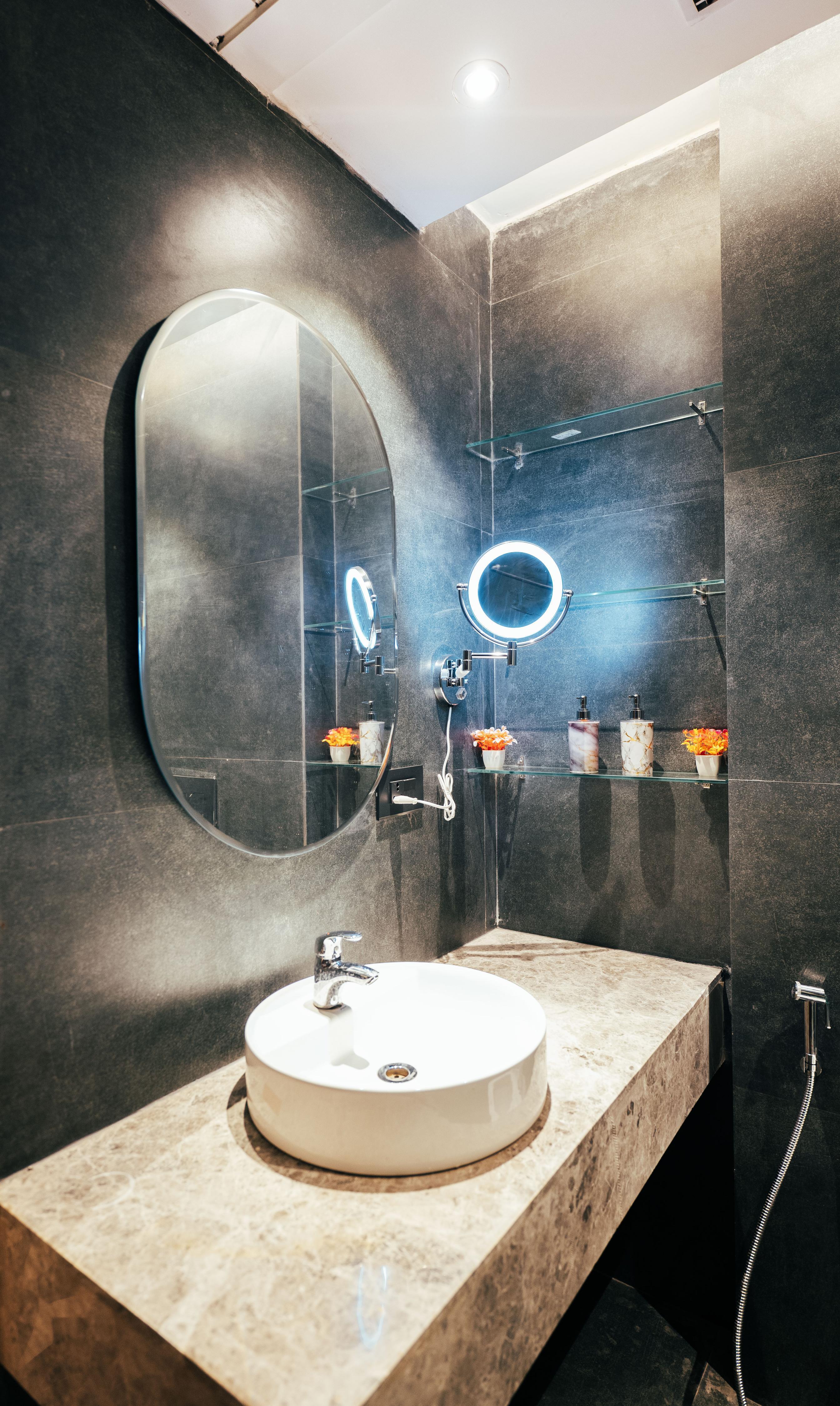 Hangout Luxury studio - Tap to explore photos
