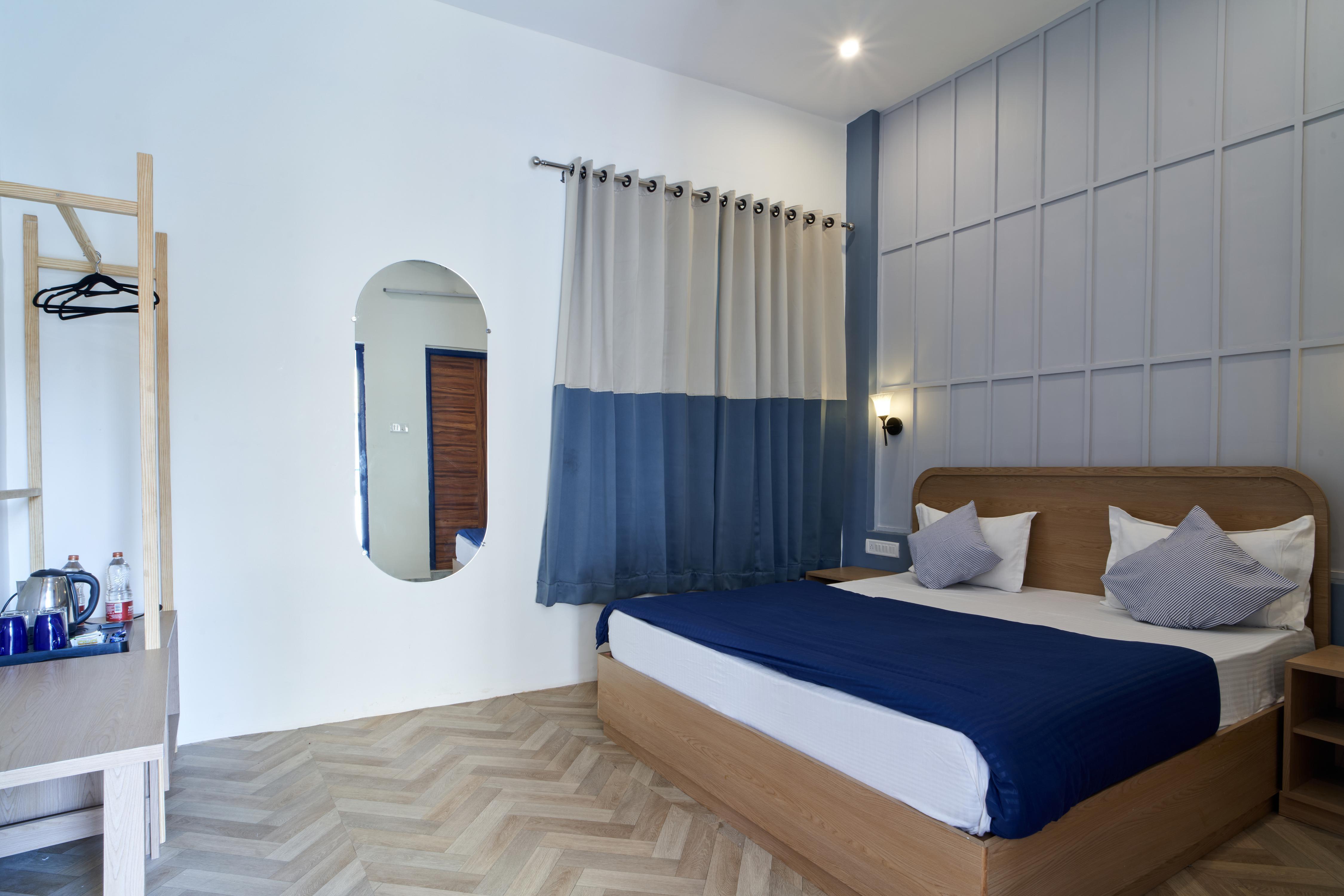 White Poppy Lake Side Hostel Room Type - Deluxe Room