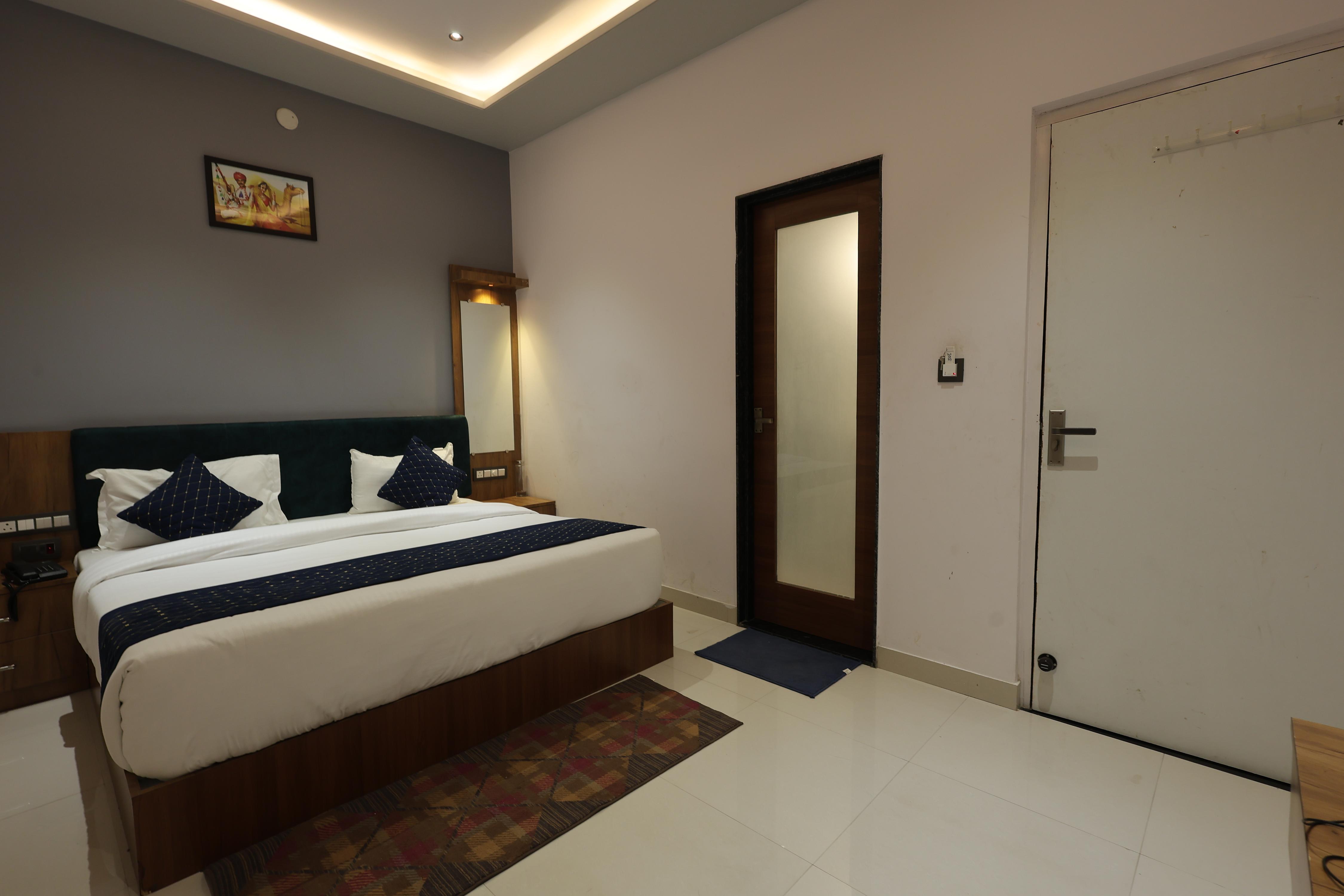 Hotel The Crystal Room Type - Pool View Room