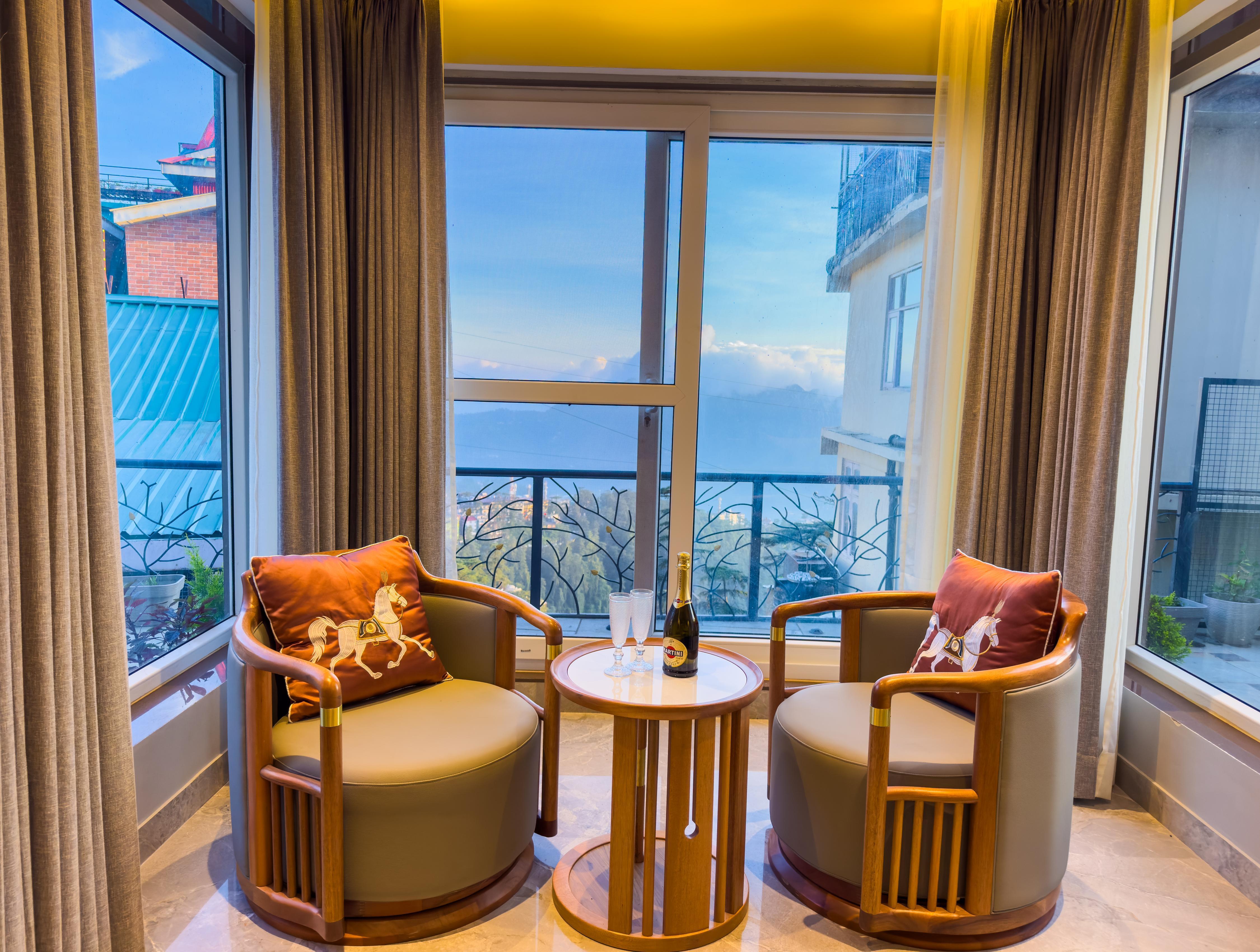 The Perch ( Falcon 3 Room Set ) 7 Mins Walk to Mall Road - Tap to explore photos