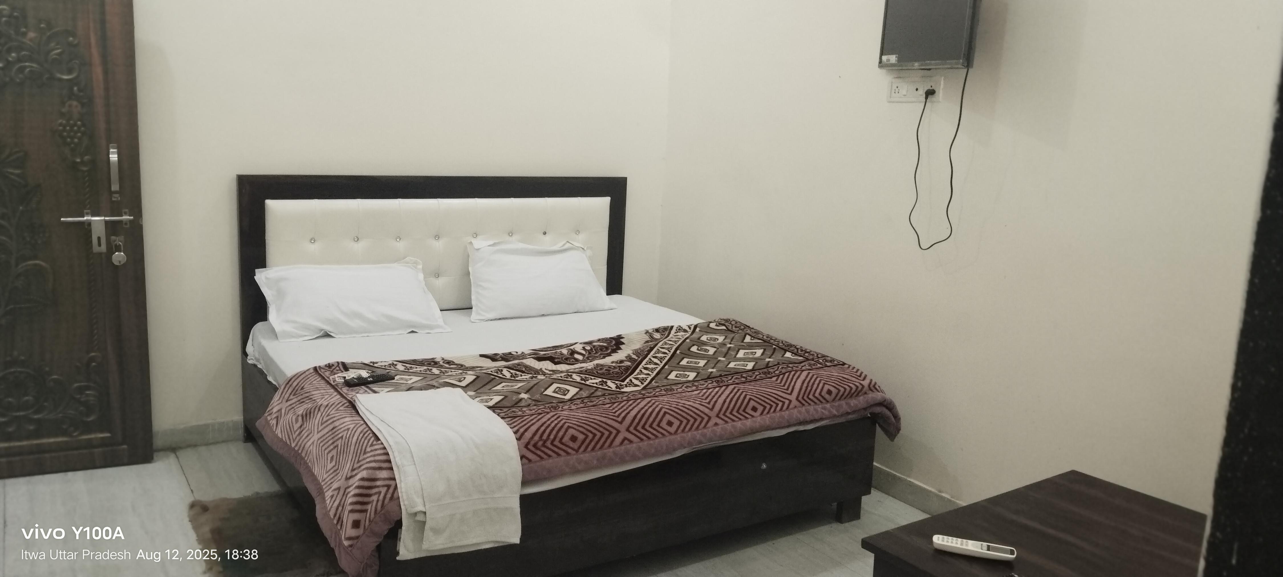 Yadav Bhojanalay & Guest House - Tap to explore photos