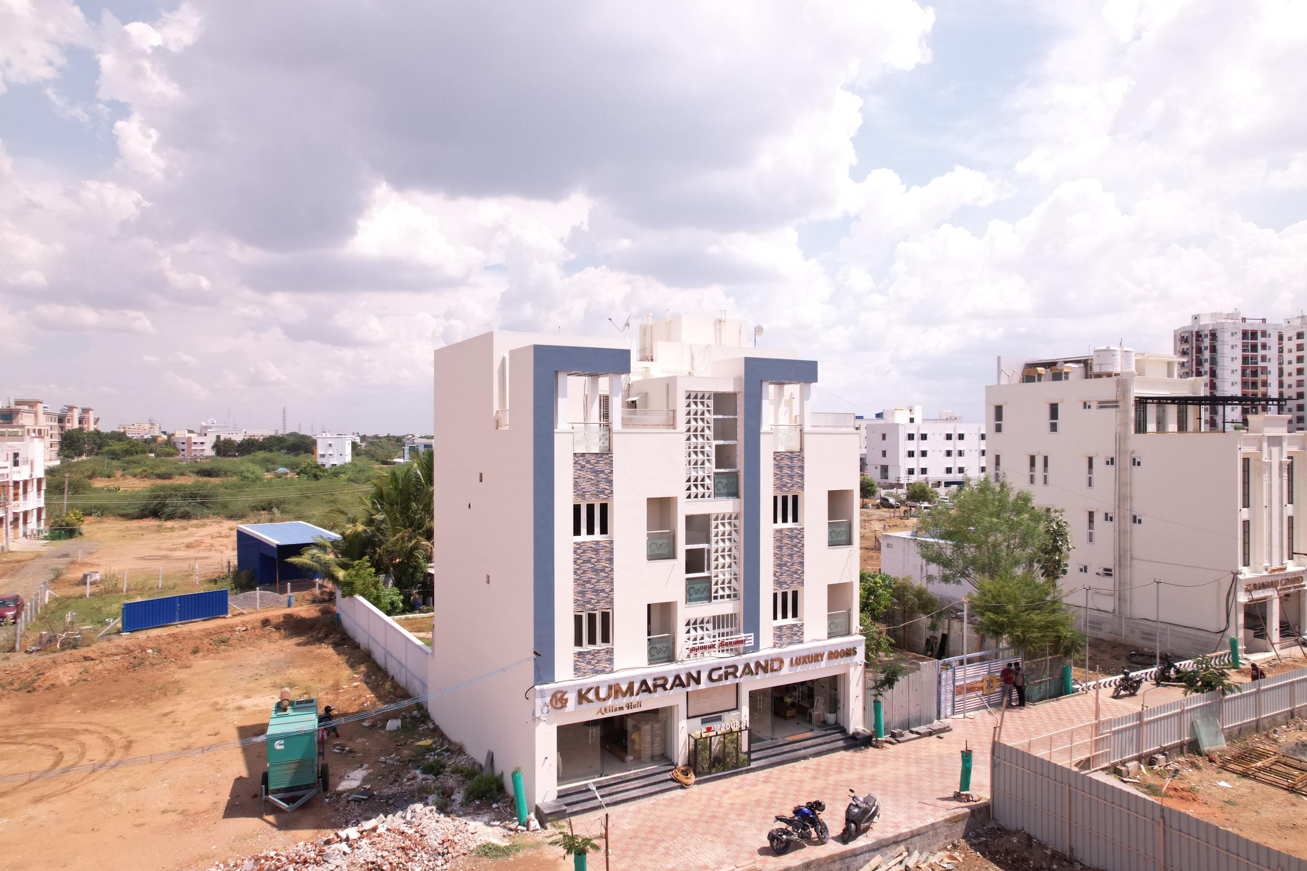Kumaran Grand Luxury Room