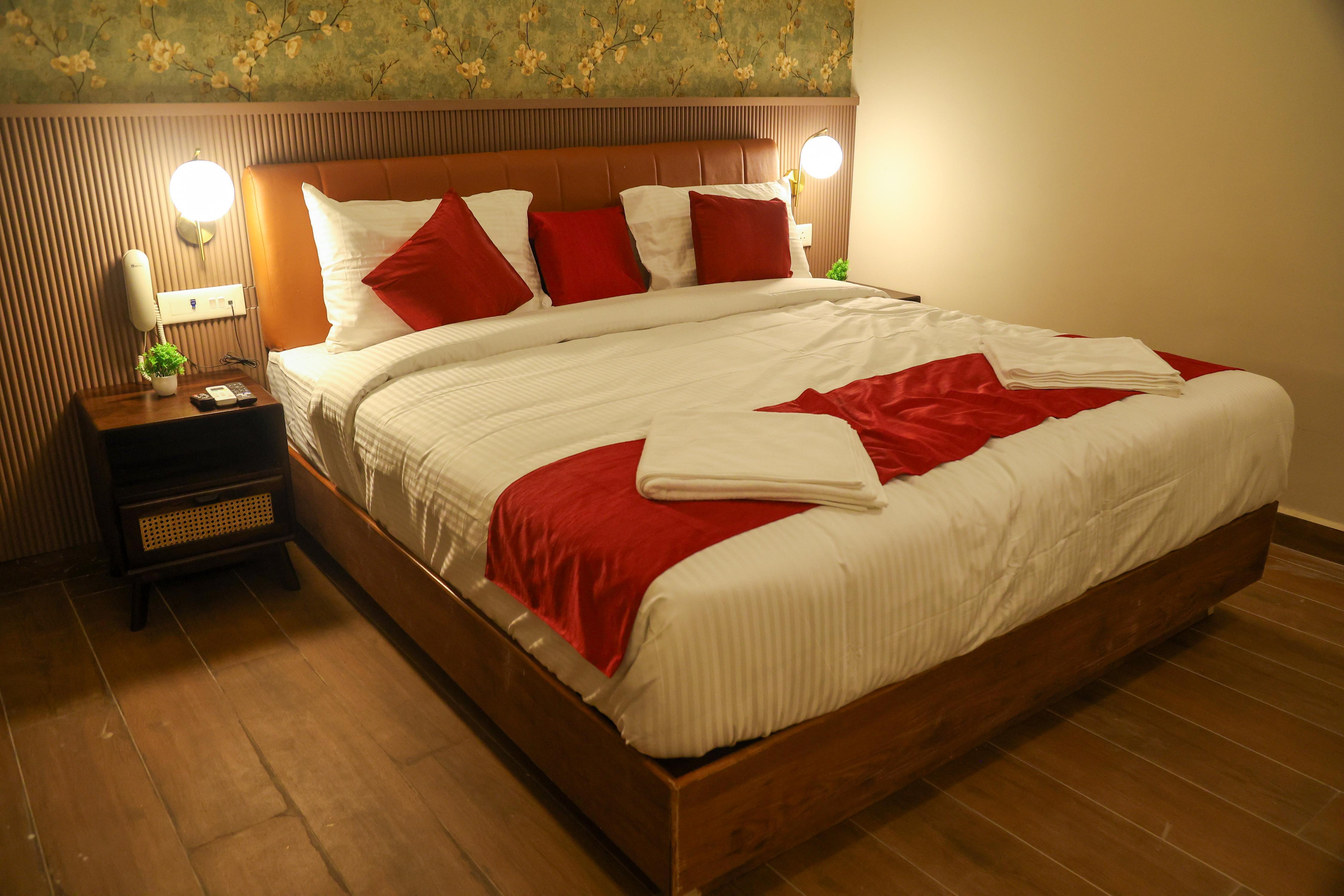 Castle 360 Inn Room Type - King Balcony Room