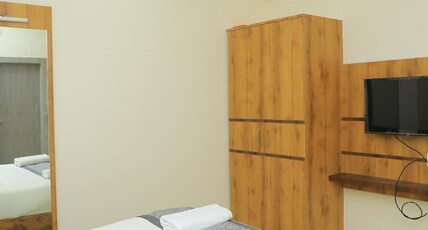 NEW PADMAVATHI RESIDENCY Room Type - Standard King Bed Room with Air Conditioning NEW PADMAVATHI RESIDENCY Room Type - Standard King Bed Room with Air Conditioning