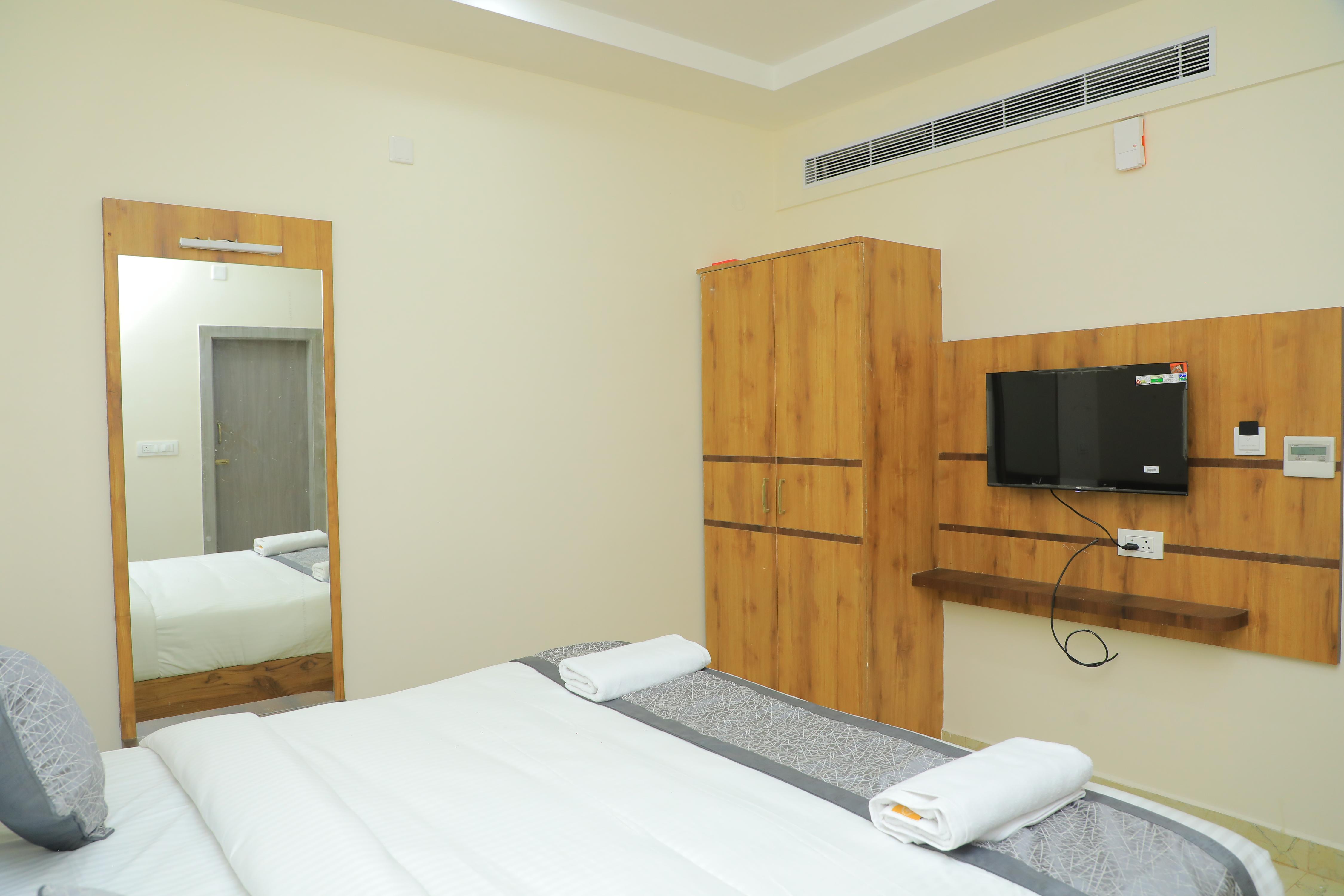 NEW PADMAVATHI RESIDENCY