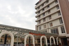 Hotel Status Inn,
