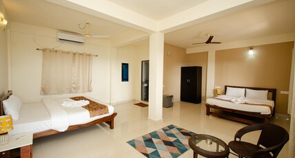 Aqua Wave by YogiTree Hotels Room Type - Junior Suite with sea view
