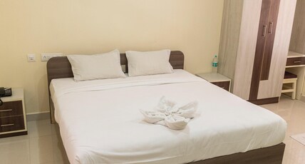Shree's Hotel Room Type - Deluxe Room