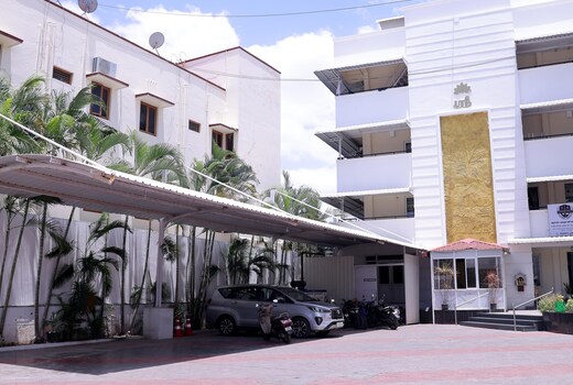 Shree's Hotel