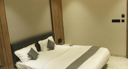 Dolphin Resort Room Type - Executive Room - Waterpark View