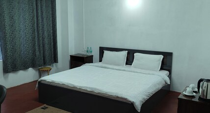 Makarios Homestay Room Type - Executive Room with Balcony