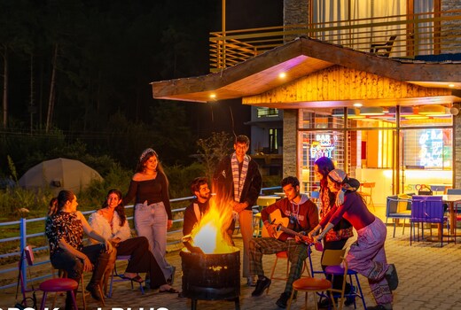 goSTOPS Kasol PLUS, Manikaran Road - Private Rooms & Dorms