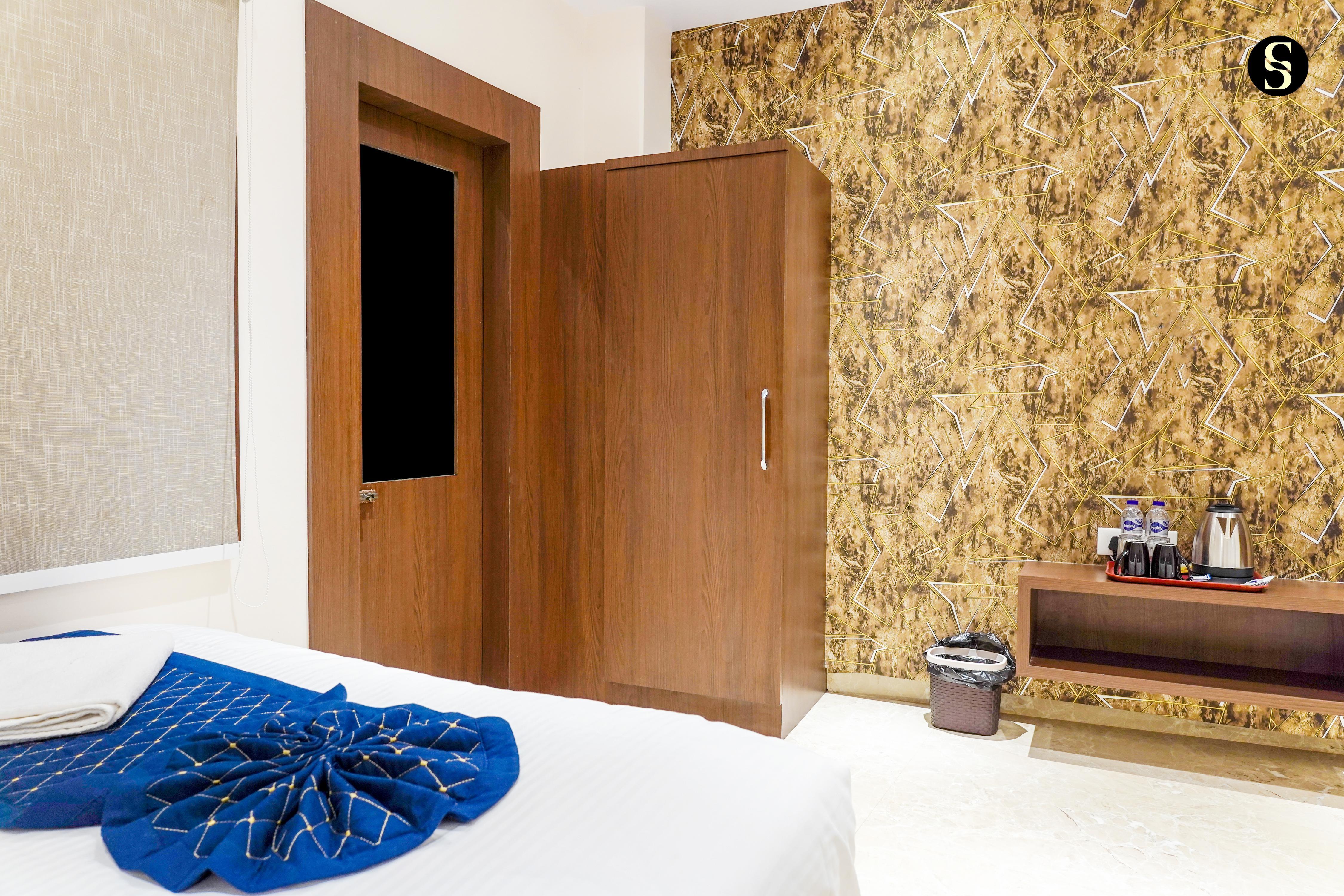 Shivaay Inn Paying Guest House - Tap to explore photos