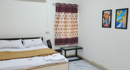 PRABHU SKYLINE Room Type - Luxury Room