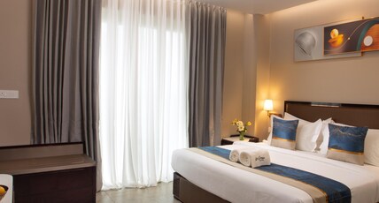 Le Crown Hotel Room Type - Emerald - Executive Lake View AC Room With Balcony