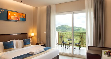Le Crown Hotel Room Type - Saphire - Premium AC Mountain View Room With Balcony