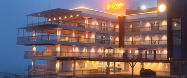 Le Crown Hotel