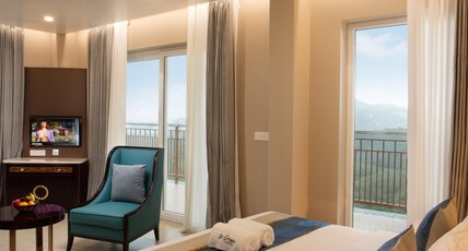 Le Crown Hotel Room Type - Diamond - Mountain And Lake View AC Suite With Panoramic Balcony